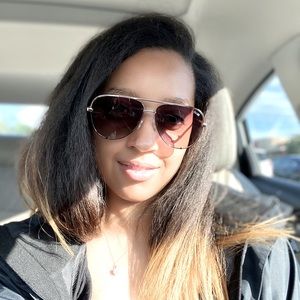 Meet your Posher, Desiree'